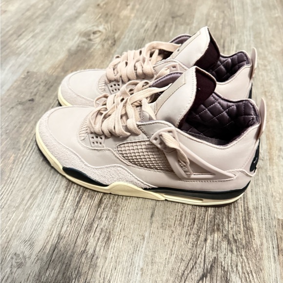 Jordan 4 Retro - Picture 2 of 4